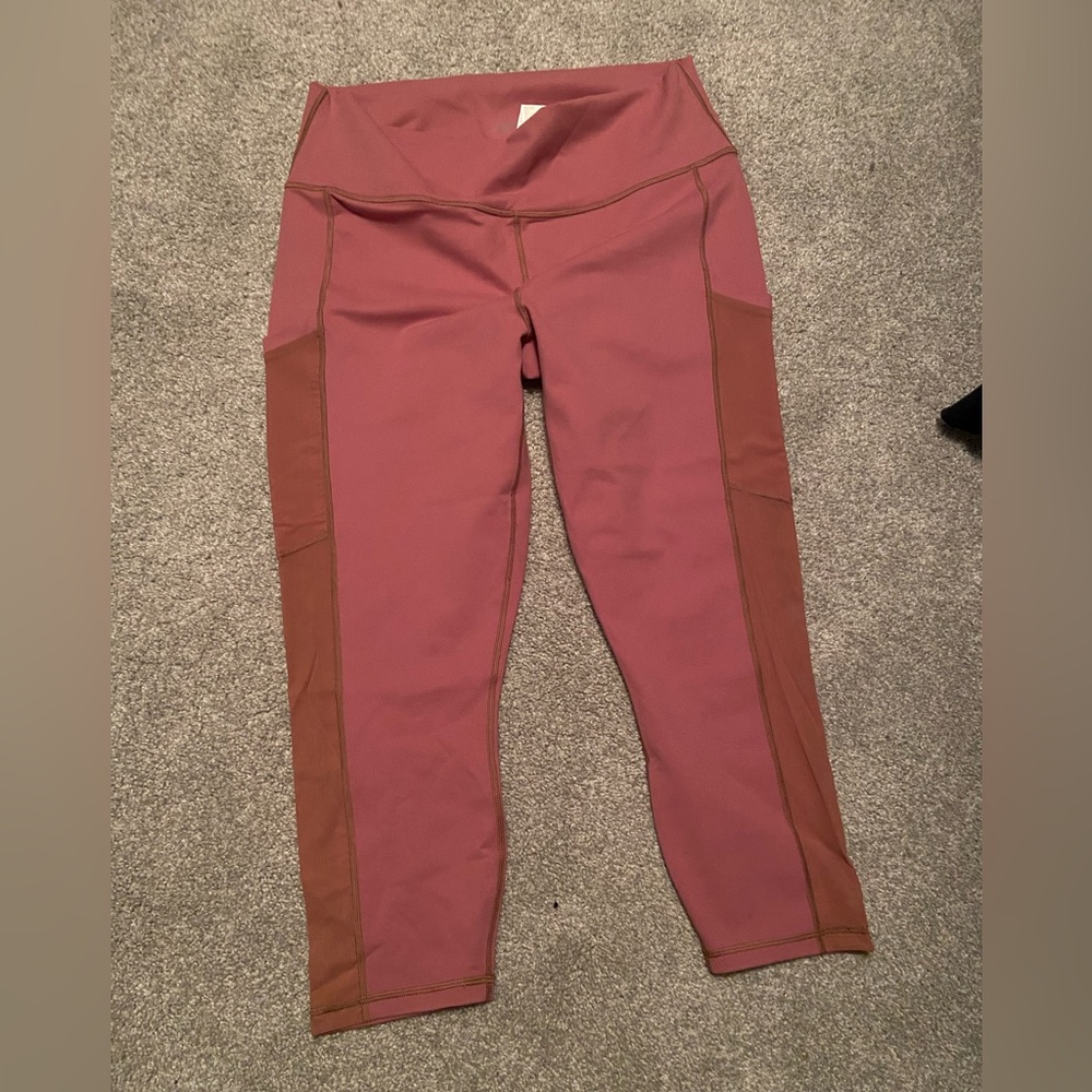 Pink Fabletics On The Go Powerhold Capri XXL (never worn)